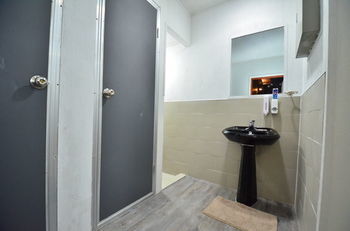 Michigan House & Pub - Hotel 2*